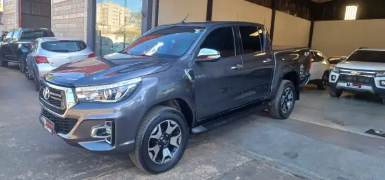 TOYOTA HILUX 2.8 SRX 4X4 CD 16V DIESEL 4P AUTOMÁTICO TOYOTA HILUX 2.8 SRX 4X4 CD 16V DIESEL 4P AUTOMÁTICO