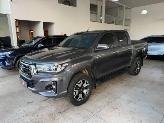 TOYOTA HILUX 2.8 SRX 4X4 CD 16V DIESEL 4P AUTOMÁTICO TOYOTA HILUX 2.8 SRX 4X4 CD 16V DIESEL 4P AUTOMÁTICO