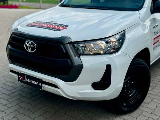 TOYOTA-HILUX-2025