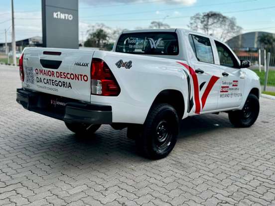 TOYOTA-HILUX-2.8 D-4D TURBO DIESEL CD POWER PACK 4X4 AUTOMÁTICO TOYOTA-HILUX-2025