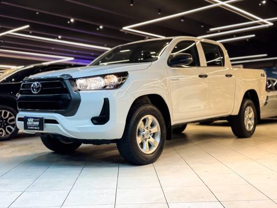 TOYOTA HILUX 2.8 D-4D TURBO DIESEL CD POWER PACK 4X4 MANUAL