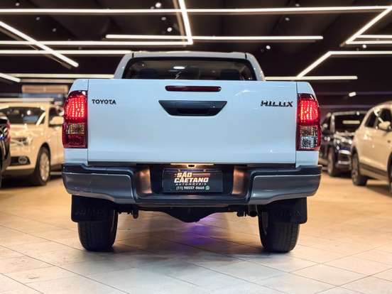 TOYOTA-HILUX-2.8 D-4D TURBO DIESEL CD POWER PACK 4X4 MANUAL TOYOTA-HILUX-2024