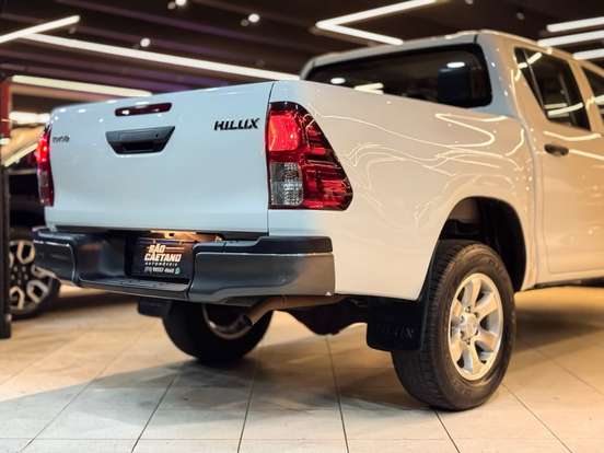 TOYOTA-HILUX-2.8 D-4D TURBO DIESEL CD POWER PACK 4X4 MANUAL TOYOTA-HILUX-2024