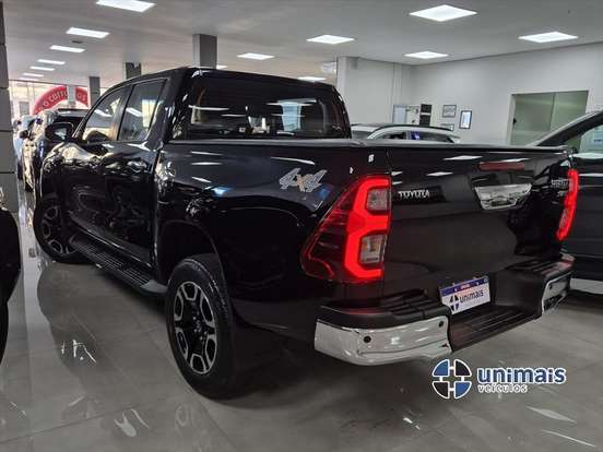 TOYOTA-HILUX-2.8 D-4D TURBO DIESEL CD SRV 4X4 AUTOMÁTICO TOYOTA-HILUX-2025