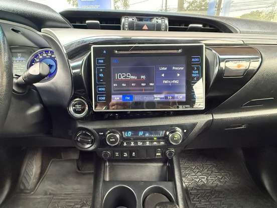 TOYOTA-HILUX-2017