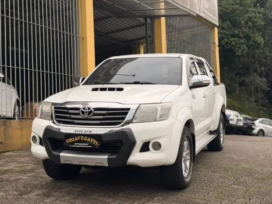 TOYOTA HILUX 3.0 SRV 4X4 CD 16V TURBO INTERCOOLER DIESEL 4P AUTOMÁTICO TOYOTA HILUX 3.0 SRV 4X4 CD 16V TURBO INTERCOOLER DIESEL 4P AUTOMÁTICO