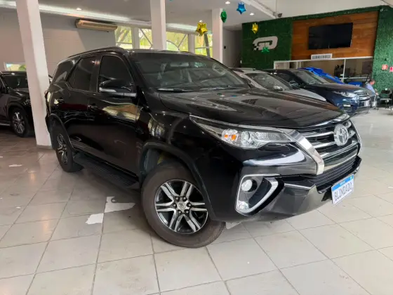 TOYOTA HILUX SW4 2.7 SR 7 LUGARES 4X2 16V FLEX 4P AUTOMÁTICO TOYOTA HILUX SW4 2.7 SR 7 LUGARES 4X2 16V FLEX 4P AUTOMÁTICO