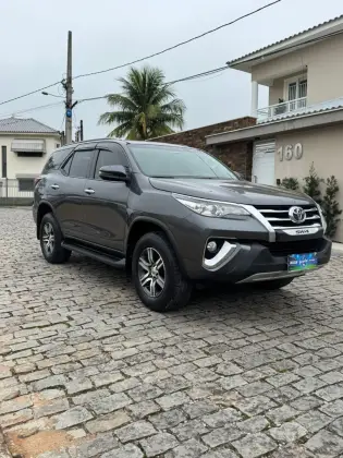 TOYOTA HILUX SW4 2.7 SRV 7 LUGARES 4X2 16V FLEX 4P AUTOMÁTICO TOYOTA HILUX SW4 2.7 SRV 7 LUGARES 4X2 16V FLEX 4P AUTOMÁTICO