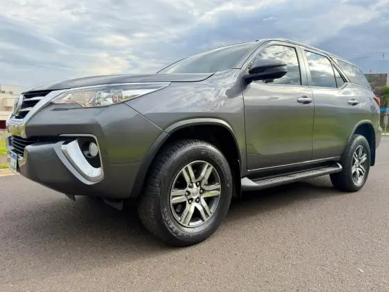 TOYOTA HILUX SW4 2.7 SRV 7 LUGARES 4X2 16V FLEX 4P AUTOMÁTICO TOYOTA HILUX SW4 2.7 SRV 7 LUGARES 4X2 16V FLEX 4P AUTOMÁTICO