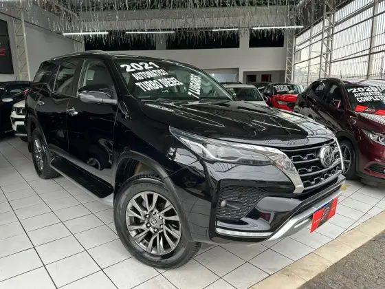 TOYOTA HILUX SW4 2.8 D-4D TURBO DIESEL SRX 7L 4X4 AUTOMÁTICO TOYOTA HILUX SW4 2.8 D-4D TURBO DIESEL SRX 7L 4X4 AUTOMÁTICO