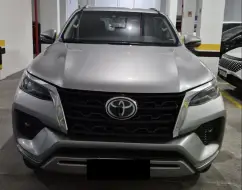 TOYOTA HILUX SW4 2.8 D-4D TURBO DIESEL SRX 7L 4X4 AUTOMÁTICO TOYOTA HILUX SW4 2.8 D-4D TURBO DIESEL SRX 7L 4X4 AUTOMÁTICO