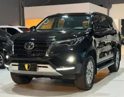 TOYOTA HILUX SW4 2.8 D-4D TURBO DIESEL SRX 7L 4X4 AUTOMÁTICO TOYOTA HILUX SW4 2.8 D-4D TURBO DIESEL SRX 7L 4X4 AUTOMÁTICO