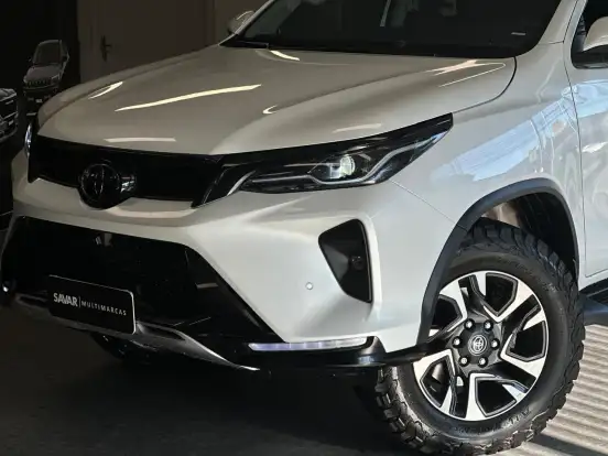 TOYOTA-HILUX SW4-2025