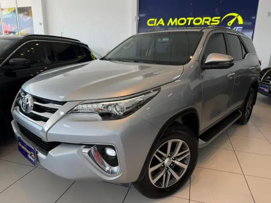 TOYOTA HILUX SW4 2.8 SRX 4X4 16V TURBO INTERCOOLER DIESEL 4P AUTOMÁTICO TOYOTA HILUX SW4 2.8 SRX 4X4 16V TURBO INTERCOOLER DIESEL 4P AUTOMÁTICO