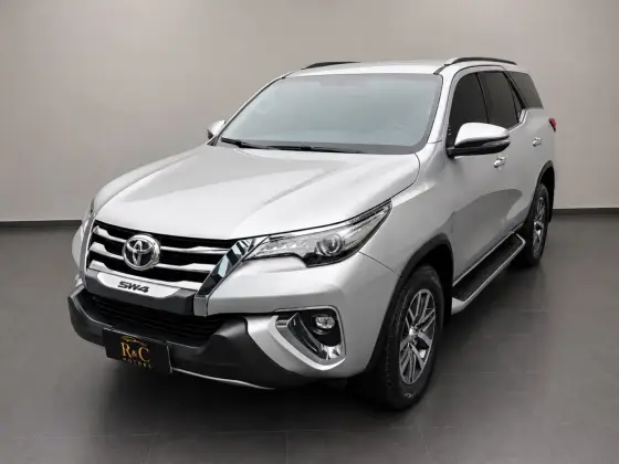 TOYOTA HILUX SW4 2.8 SRX 4X4 7 LUGARES 16V TURBO INTERCOOLER DIESEL 4P AUTOMÁTICO TOYOTA HILUX SW4 2.8 SRX 4X4 7 LUGARES 16V TURBO INTERCOOLER DIESEL 4P AUTOMÁTICO
