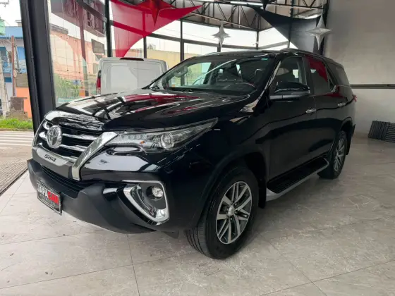 TOYOTA HILUX SW4 2.8 SRX 4X4 7 LUGARES 16V TURBO INTERCOOLER DIESEL 4P AUTOMÁTICO TOYOTA HILUX SW4 2.8 SRX 4X4 7 LUGARES 16V TURBO INTERCOOLER DIESEL 4P AUTOMÁTICO