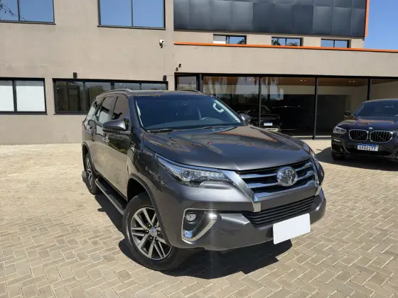 TOYOTA HILUX SW4 2.8 SRX 4X4 7 LUGARES 16V TURBO INTERCOOLER DIESEL 4P AUTOMÁTICO TOYOTA HILUX SW4 2.8 SRX 4X4 7 LUGARES 16V TURBO INTERCOOLER DIESEL 4P AUTOMÁTICO