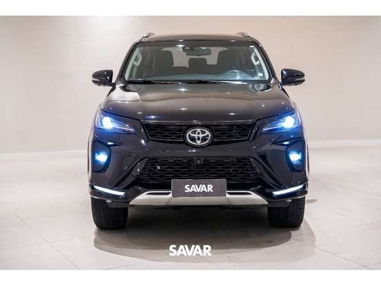 TOYOTA-HILUX SW4-2024