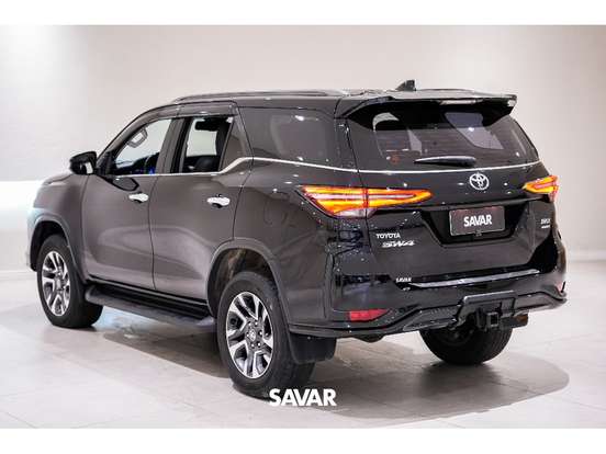 TOYOTA-HILUX SW4-2.8 D-4D TURBO DIESEL SRX 4X4 AUTOMÁTICO TOYOTA-HILUX SW4-2024