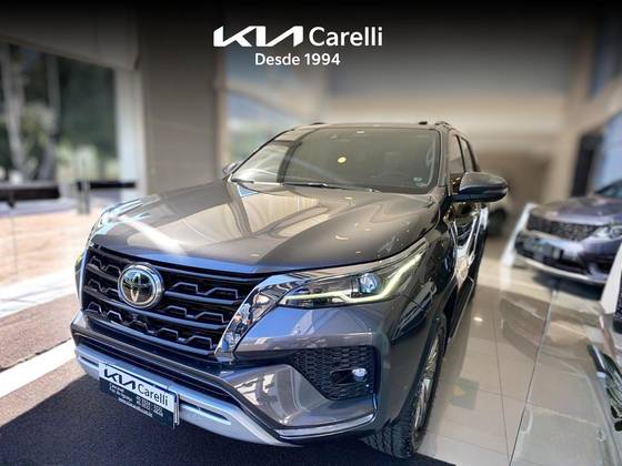 TOYOTA HILUX SW4 2.8 D-4D TURBO DIESEL SRX 4X4 AUTOMÁTICO