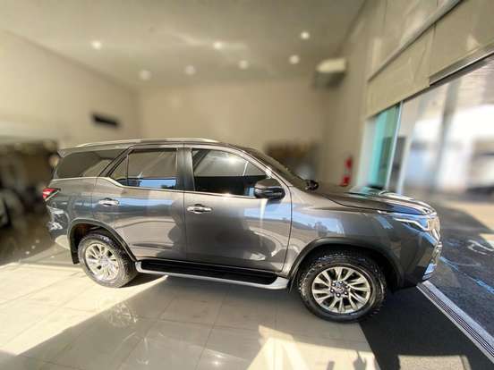 TOYOTA-HILUX SW4-2.8 D-4D TURBO DIESEL SRX 4X4 AUTOMÁTICO TOYOTA-HILUX SW4-2022