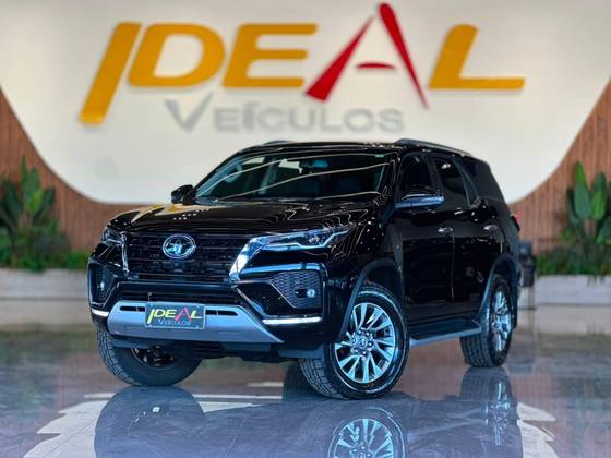 TOYOTA HILUX SW4 2.8 D-4D TURBO DIESEL SRX 7L 4X4 AUTOMÁTICO