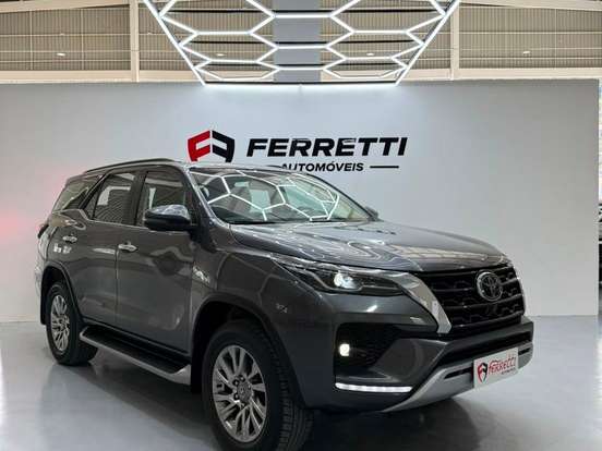 TOYOTA-HILUX SW4-2.8 D-4D TURBO DIESEL SRX 7L 4X4 AUTOMÁTICO TOYOTA-HILUX SW4-2021