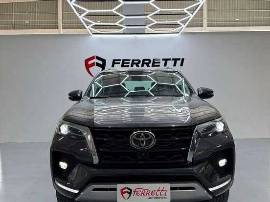 TOYOTA-HILUX SW4-2.8 D-4D TURBO DIESEL SRX 7L 4X4 AUTOMÁTICO TOYOTA-HILUX SW4-2021