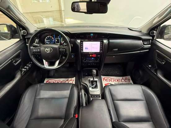 TOYOTA-HILUX SW4-2.8 D-4D TURBO DIESEL SRX 7L 4X4 AUTOMÁTICO TOYOTA-HILUX SW4-2021