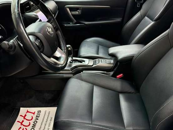 TOYOTA-HILUX SW4-2.8 D-4D TURBO DIESEL SRX 7L 4X4 AUTOMÁTICO TOYOTA-HILUX SW4-2021