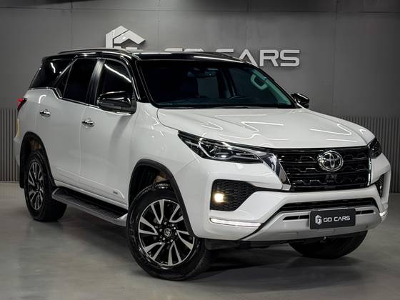 TOYOTA HILUX SW4 2.8 D-4D TURBO DIESEL SRX 7L 4X4 AUTOMÁTICO