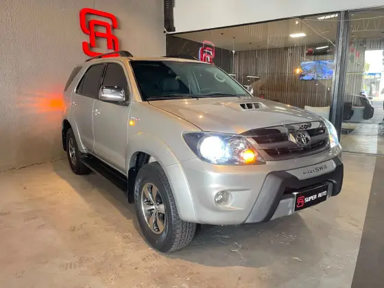 TOYOTA HILUX SW4 3.0 SRV 4X4 16V TURBO INTERCOOLER DIESEL 4P AUTOMÁTICO TOYOTA HILUX SW4 3.0 SRV 4X4 16V TURBO INTERCOOLER DIESEL 4P AUTOMÁTICO