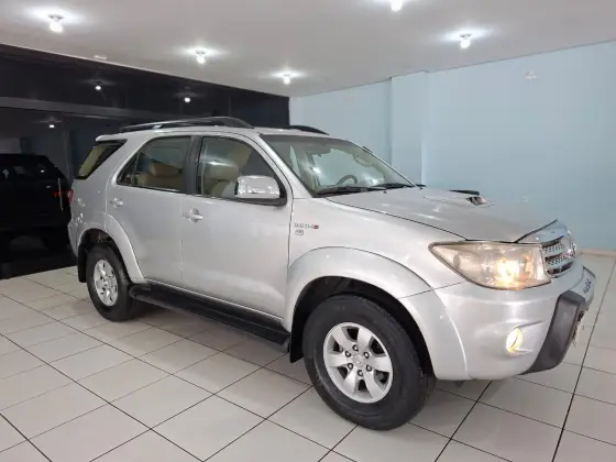 TOYOTA HILUX SW4 3.0 SRV 4X4 16V TURBO INTERCOOLER DIESEL 4P AUTOMÁTICO TOYOTA HILUX SW4 3.0 SRV 4X4 16V TURBO INTERCOOLER DIESEL 4P AUTOMÁTICO
