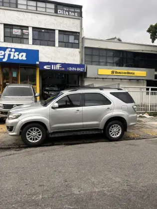 TOYOTA HILUX SW4 3.0 SRV 4X4 16V TURBO INTERCOOLER DIESEL 4P AUTOMÁTICO TOYOTA HILUX SW4 3.0 SRV 4X4 16V TURBO INTERCOOLER DIESEL 4P AUTOMÁTICO