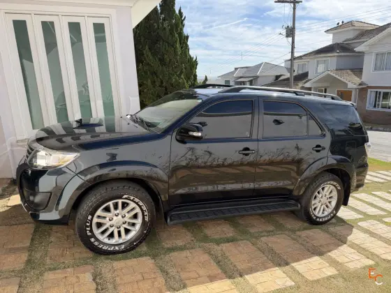 TOYOTA HILUX SW4 3.0 SRV 4X4 7 LUGARES 16V TURBO INTERCOOLER DIESEL 4P AUTOMÁTICO TOYOTA HILUX SW4 3.0 SRV 4X4 7 LUGARES 16V TURBO INTERCOOLER DIESEL 4P AUTOMÁTICO