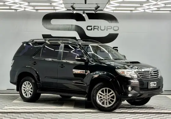 TOYOTA HILUX SW4 3.0 SRV 4X4 7 LUGARES 16V TURBO INTERCOOLER DIESEL 4P AUTOMÁTICO TOYOTA HILUX SW4 3.0 SRV 4X4 7 LUGARES 16V TURBO INTERCOOLER DIESEL 4P AUTOMÁTICO