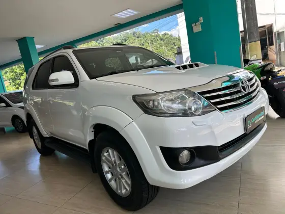 TOYOTA HILUX SW4 3.0 SRV 4X4 7 LUGARES 16V TURBO INTERCOOLER DIESEL 4P AUTOMÁTICO TOYOTA HILUX SW4 3.0 SRV 4X4 7 LUGARES 16V TURBO INTERCOOLER DIESEL 4P AUTOMÁTICO