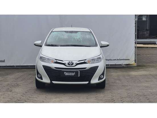 TOYOTA-YARIS-2019