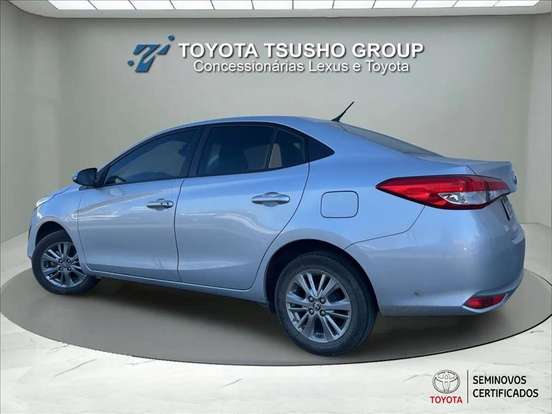 TOYOTA-YARIS-2021
