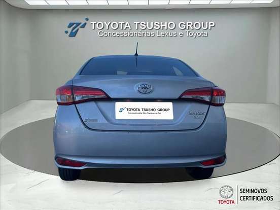 TOYOTA-YARIS-2021