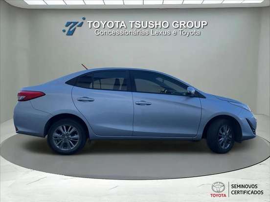 TOYOTA-YARIS-2021