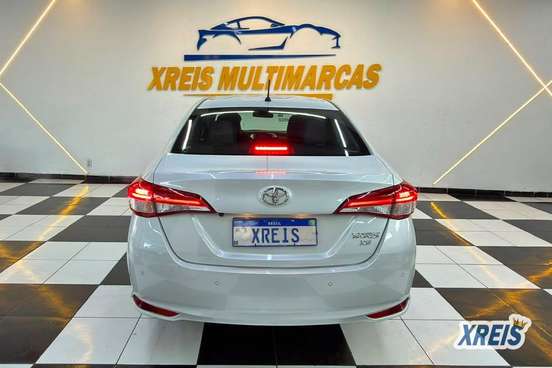 TOYOTA-YARIS-2024