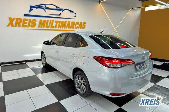 TOYOTA-YARIS-2024