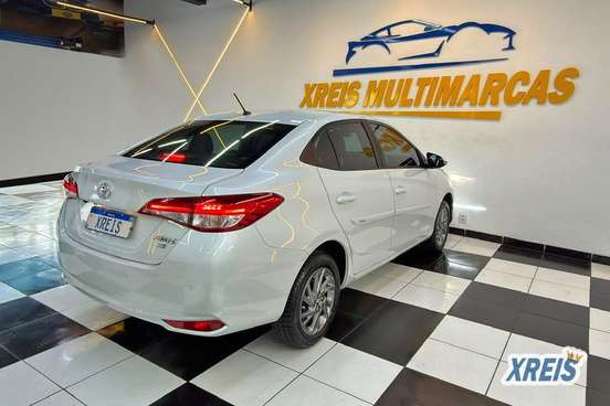 TOYOTA-YARIS-2024