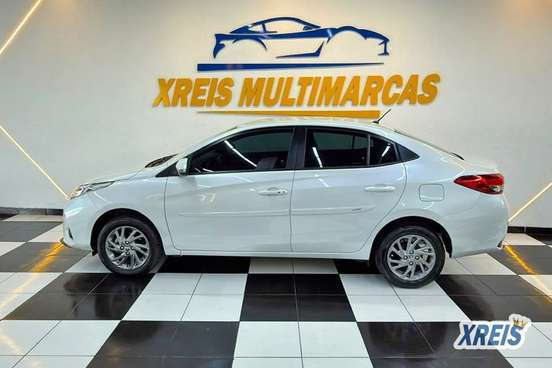 TOYOTA-YARIS-2024