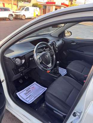 TOYOTA-ETIOS-2019