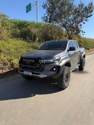 TOYOTA-HILUX-2024
