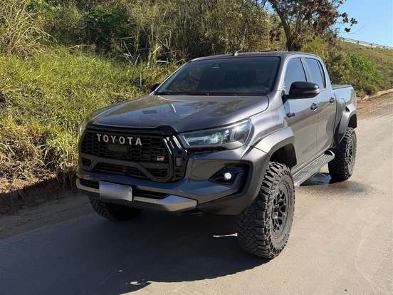 TOYOTA-HILUX-2.8 D-4D TURBO DIESEL CD GR-S 4X4 AUTOMÁTICO TOYOTA-HILUX-2024