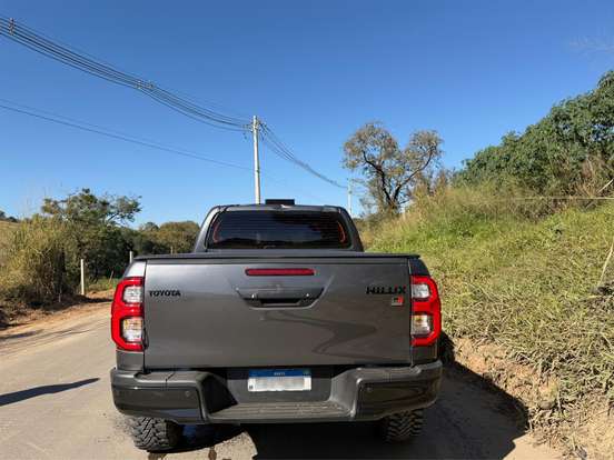 TOYOTA-HILUX-2.8 D-4D TURBO DIESEL CD GR-S 4X4 AUTOMÁTICO TOYOTA-HILUX-2024
