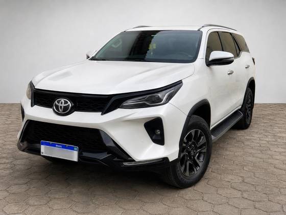 TOYOTA HILUX SW4 2.8 D-4D TURBO DIESEL SRX 7L 4X4 AUTOMÁTICO